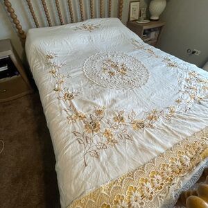 Vintage linen queen trendy yellow and cream Embroidered Bedspread cover